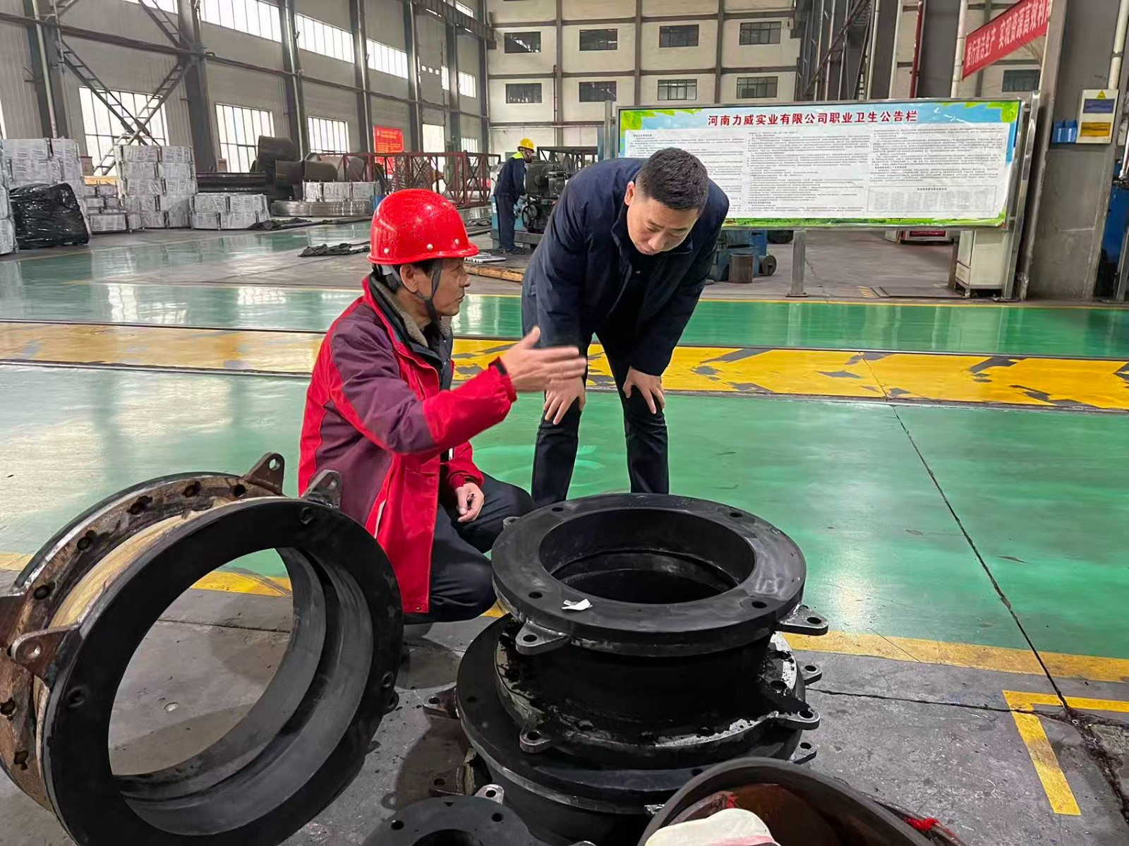 市工信局与区应急管理局联合检查指导我司安全生产工作