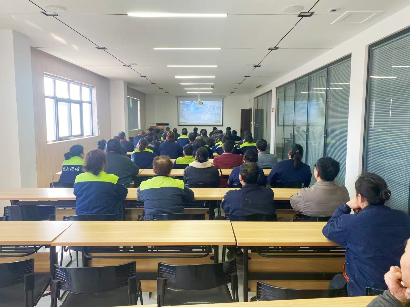 筑牢安全防线，保障冬季平稳运行