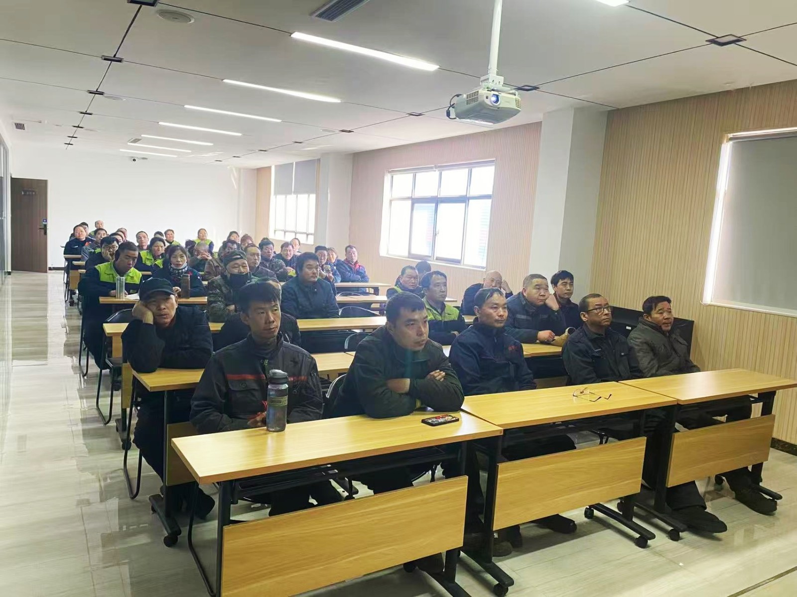 筑牢安全防线，保障冬季平稳运行