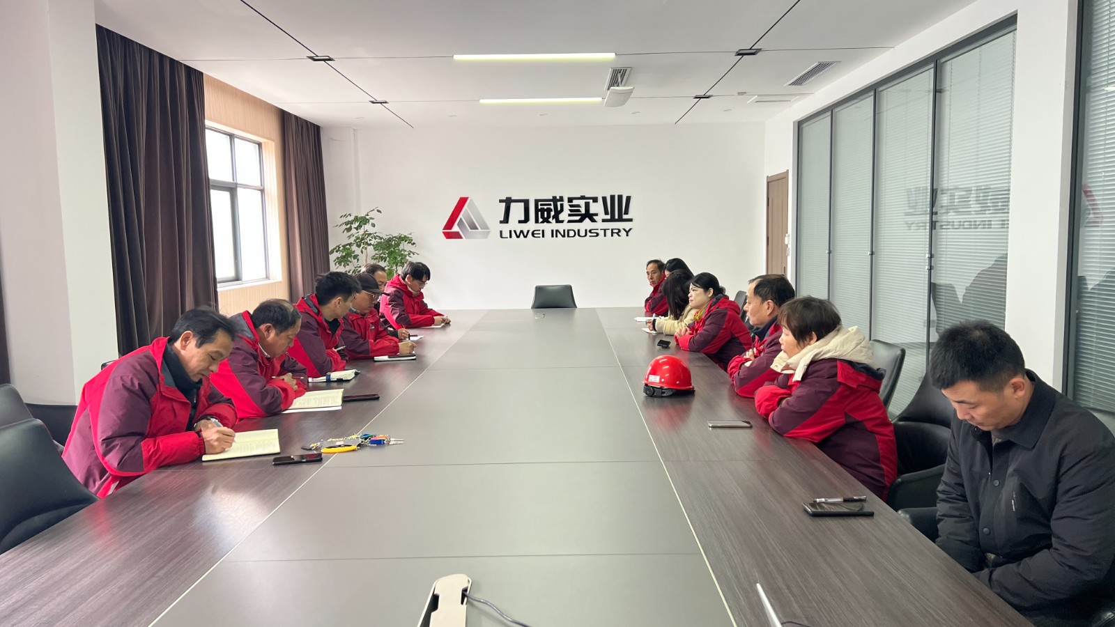 力威实业举行研发与销售部门联动会 共促协同发展