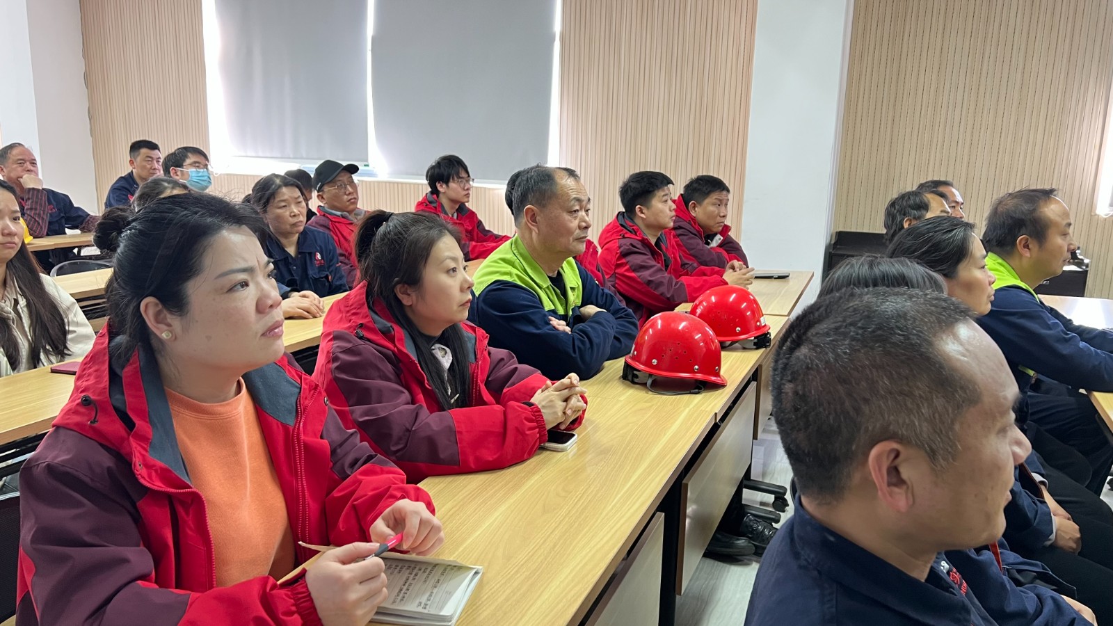 筑牢安全防线，护航企业发展 ——力威实业开展消防安全知识培训及应急演练