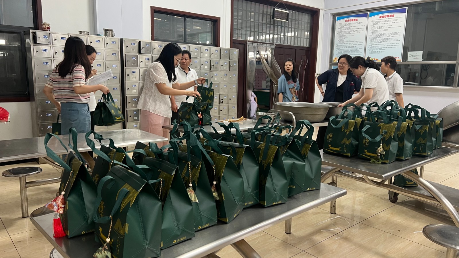 粽叶飘香迎端午 暖心聚力启新程