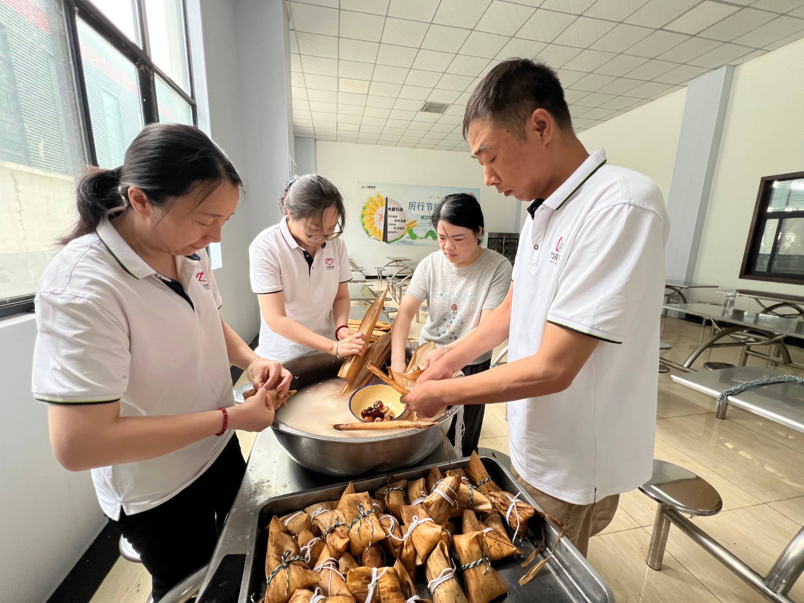 粽叶飘香迎端午 暖心聚力启新程